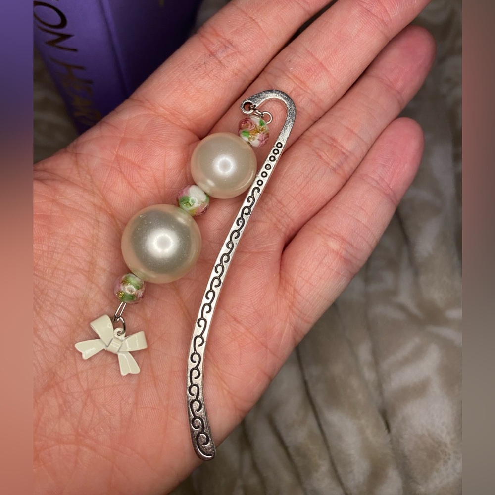 Handmade metal hook bookmark